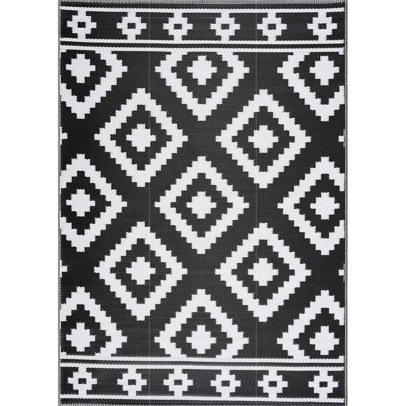 Playa Rug Outdoor Recycled Reversible Plastic Folded Mat/Rug Milan Collection Lightweight & Weather, Water and UV Resistant - 2'4''x6' - Black&White