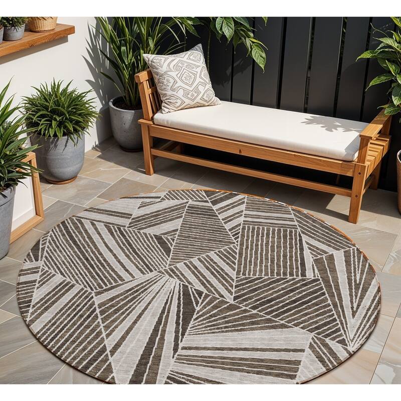 HomeRoots Geometric Transitional Rectangle Outdoor Rug - 8' Round