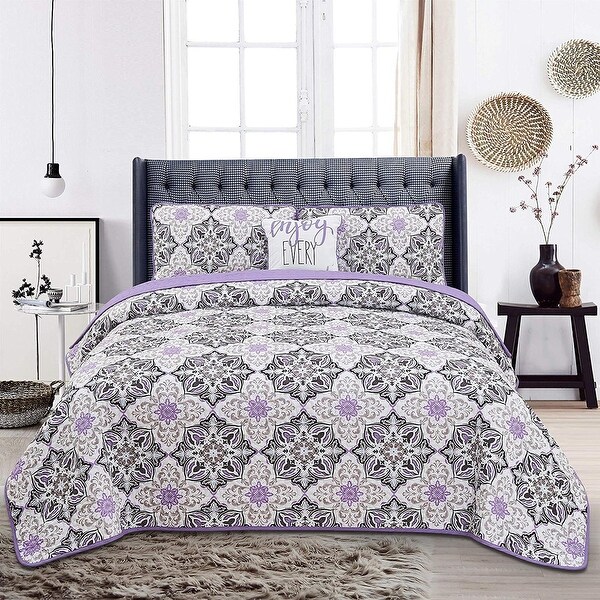 Reversible QUILT SET/ Down Alternative Quilts by Hannah Linen 4 Pieces. Opens flyout.