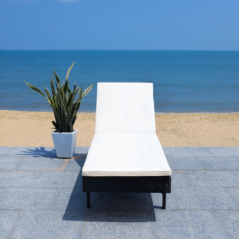 SAFAVIEH Outdoor Sanaa Sun Lounger with Cushion - 25Wx77Dx41H