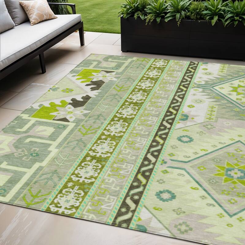 HomeRoots Aztec Transitional Rectangle Outdoor Rug - 5' X 8'