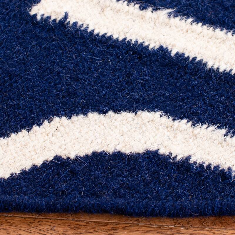 SAFAVIEH Handmade Flatweave Dhurries Narcisa Modern Moroccan Wool Rug