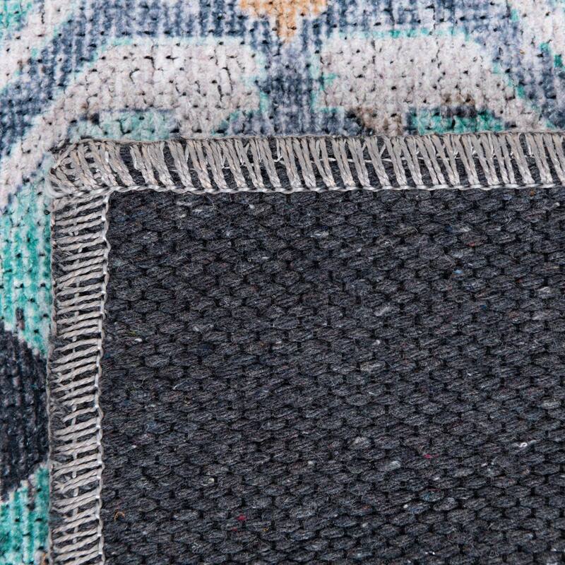 Traditional Tira Collection Area Rug