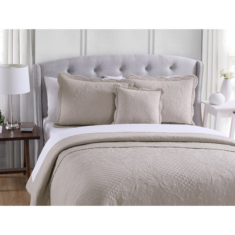 French Tile Scalloped Quilt Set with Decorative Pillow
