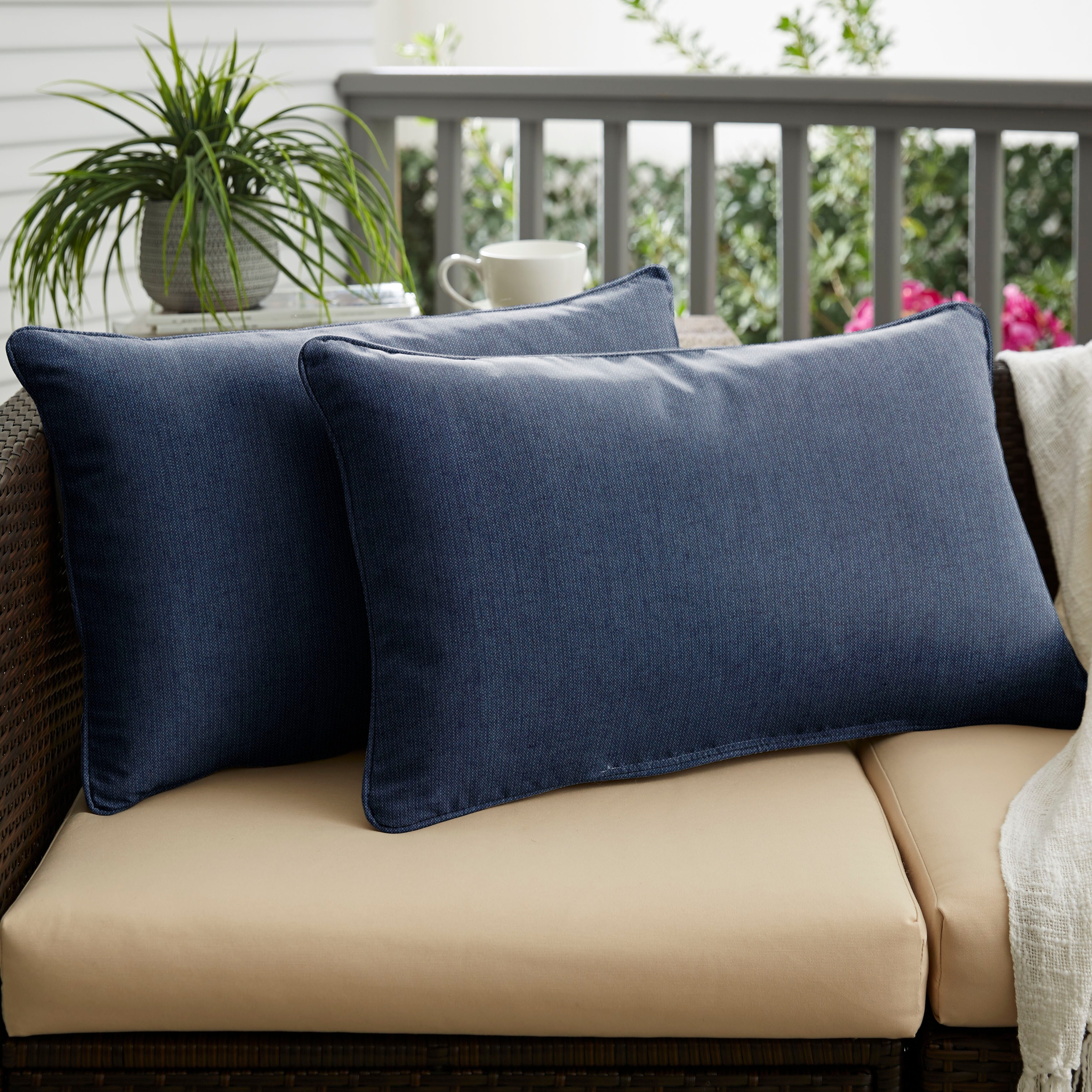 https://ak1.ostkcdn.com/images/products/is/images/direct/70c25573834cc30b5c9ab9b0afbb53a7f954c1f4/Sunbrella-Spectrum-Indigo-Corded-Indoor--Outdoor-Pillows-%28Set-of-2%29.jpg