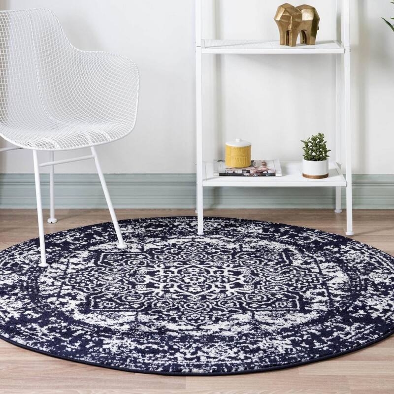 Traditional Brenda Collection Area Rug