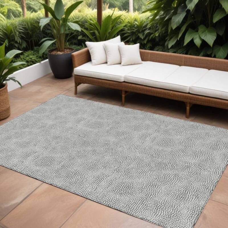 HomeRoots Geometric Transitional Rectangle Outdoor Rug - 10' X 14'