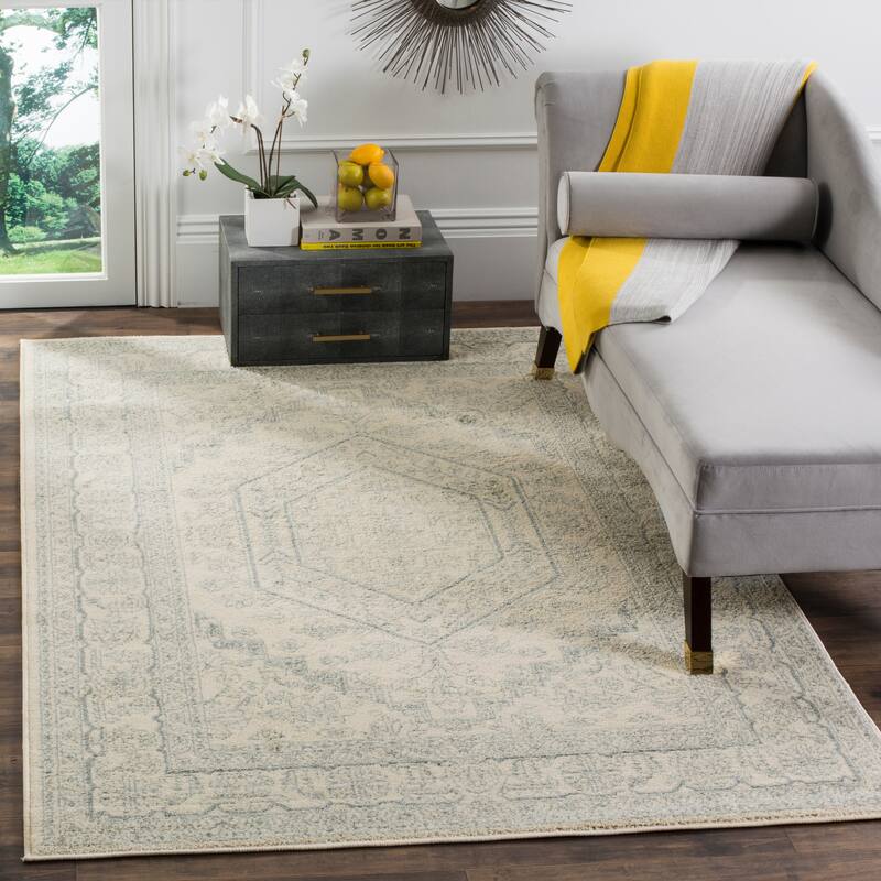 SAFAVIEH Adirondack Cheyenne Rustic Oriental Medallion Rug - 4' x 6' - Ivory/Slate