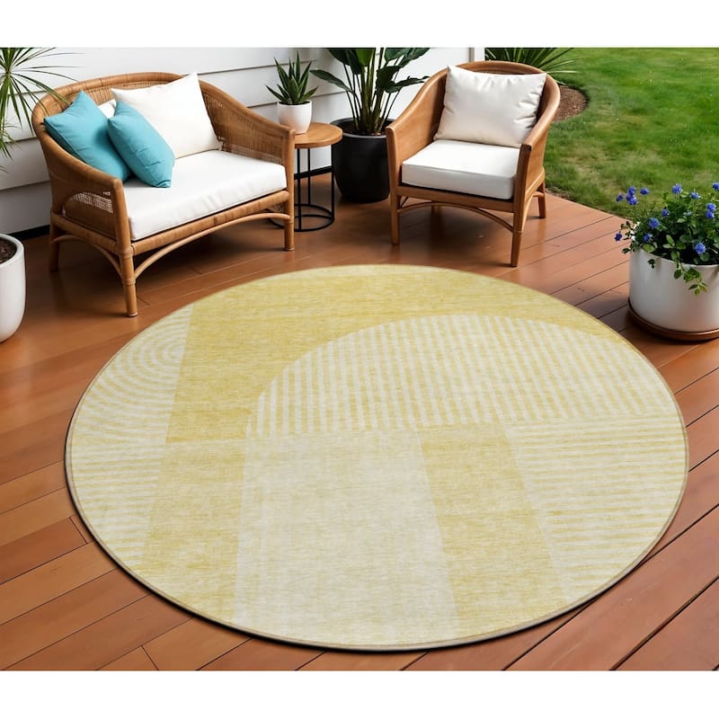 HomeRoots Geometric Transitional Rectangle Outdoor Rug - 8' Round