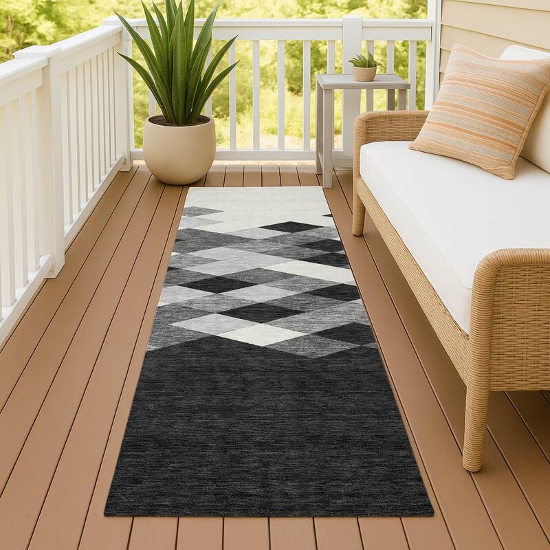 Machine Washable Indoor/ Outdoor Modern Avo Chantille Rug - Black - 2'3" x 7'6"