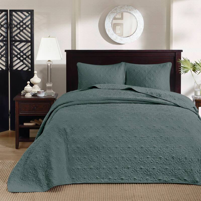 Madison Park Mansfield Reversible Oversized 3-piece Solid Texture Bedspread Quilt Set with Matching Shams - Balsam Green - King