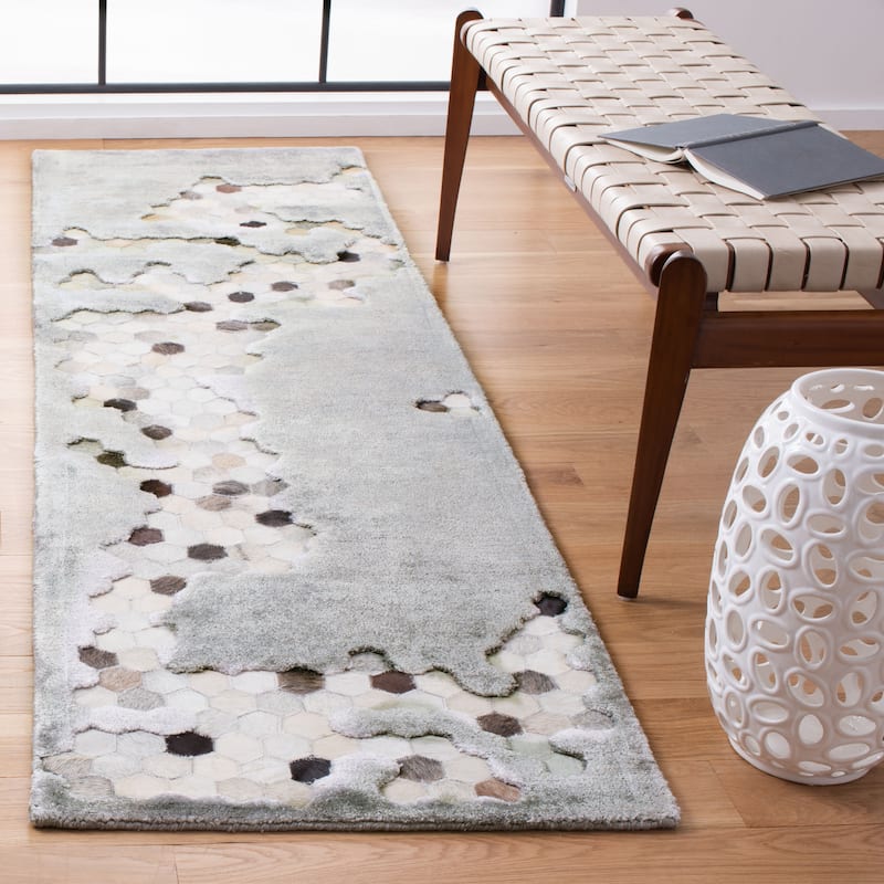 SAFAVIEH Handmade Manhattan Shakti Modern Abstract Silk Rug - 2'3" x 8' Runner - Grey/Ivory