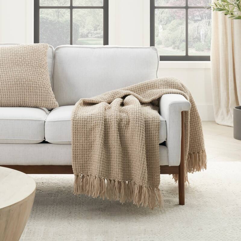 Mina Victory Lifestyle ZH225 Woven Chenille 70" x 103" White Indoor
