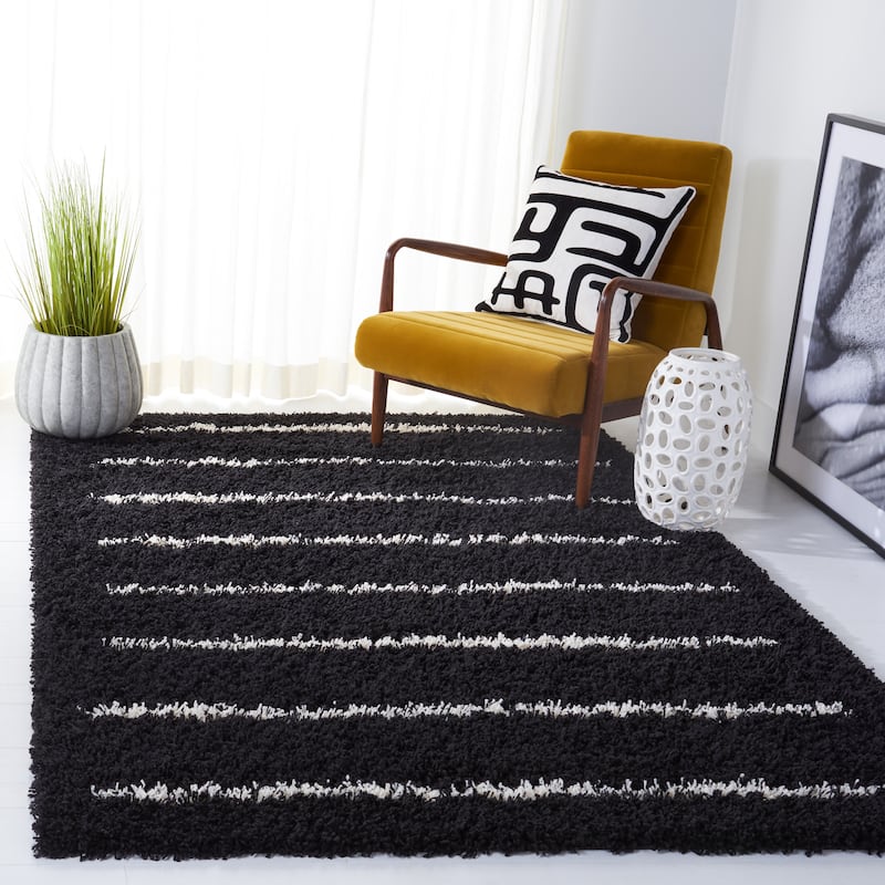 SAFAVIEH Venus Shag Zoea 1.75-inch Thick Rug - 8' x 10' - Black/Ivory