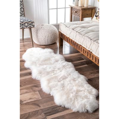 Nuloom Hand Made Due Sheepskin Area Rug - 1'10" x 5'7" Shaped