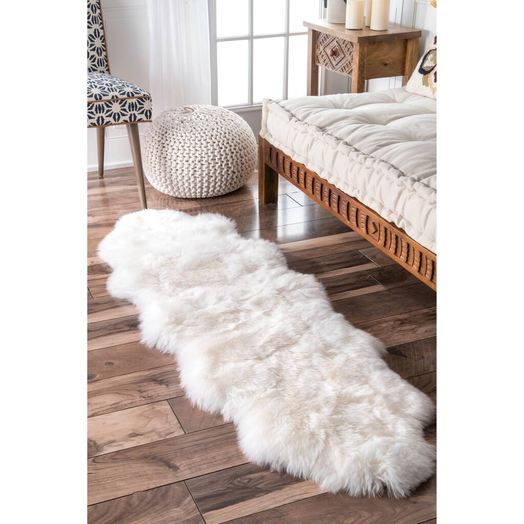 Nuloom Hand Made Due Sheepskin Area Rug - 1'10" x 5'7" Shaped