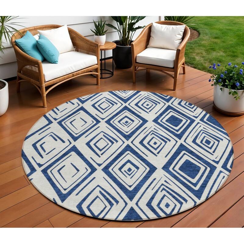 HomeRoots Geometric Transitional Rectangle Outdoor Rug - 8' Round
