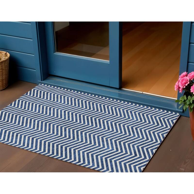 HomeRoots Chevron Transitional Rectangle Outdoor Rug - 3' x 5'
