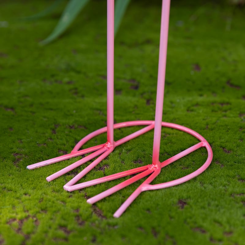  Glitzhome 26.25"H Standing Flamingo Solar Lighting Metal Statue for Outside Patio Lawn Balcony Backyard Decorations