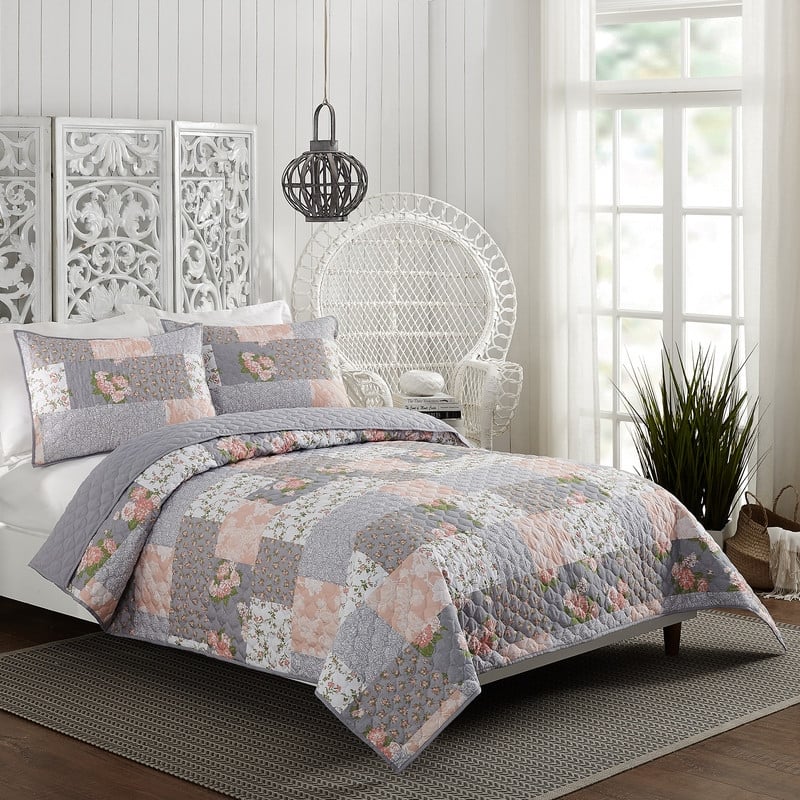 La Flor Patchwork Printed Quilt Set