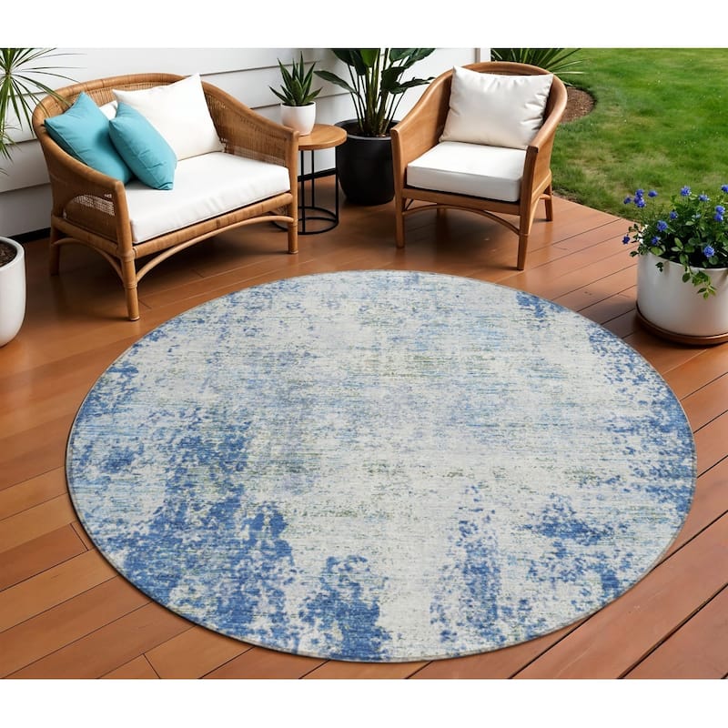 HomeRoots Abstract Transitional Rectangle Outdoor Rug - 8' Round