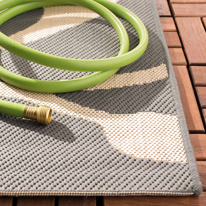 SAFAVIEH Courtyard Alison Floral Indoor/ Outdoor Patio Backyard Rug