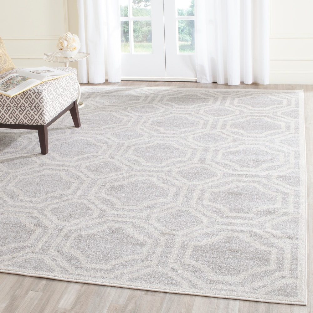SAFAVIEH Amherst Aleksei Modern Rug