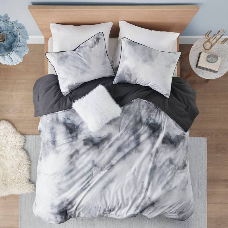 Intelligent Design Karissa Watercolor Tie Dye Printed Comforter Set with Throw Pillow