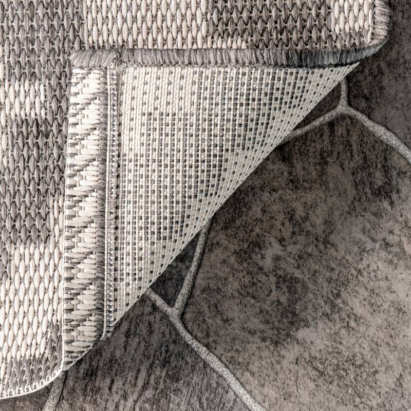 Nuloom Indoor/Outdoor Geometric Diamond Area Rug