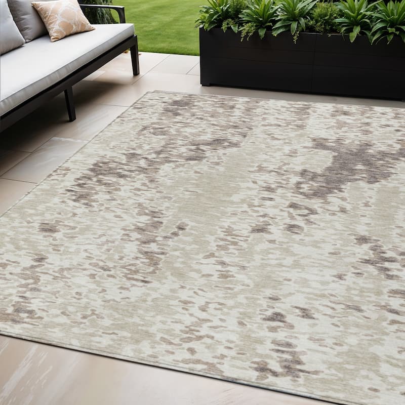 HomeRoots Abstract Transitional Rectangle Outdoor Rug - Beige/Ivory - 5' X 8'