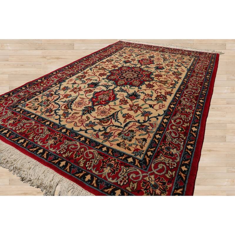 3'5''x5'4" Beige Espahan Hand Knotted Wool Rug Classic Medallion Pattern - 3' 5'' x 5' 4''