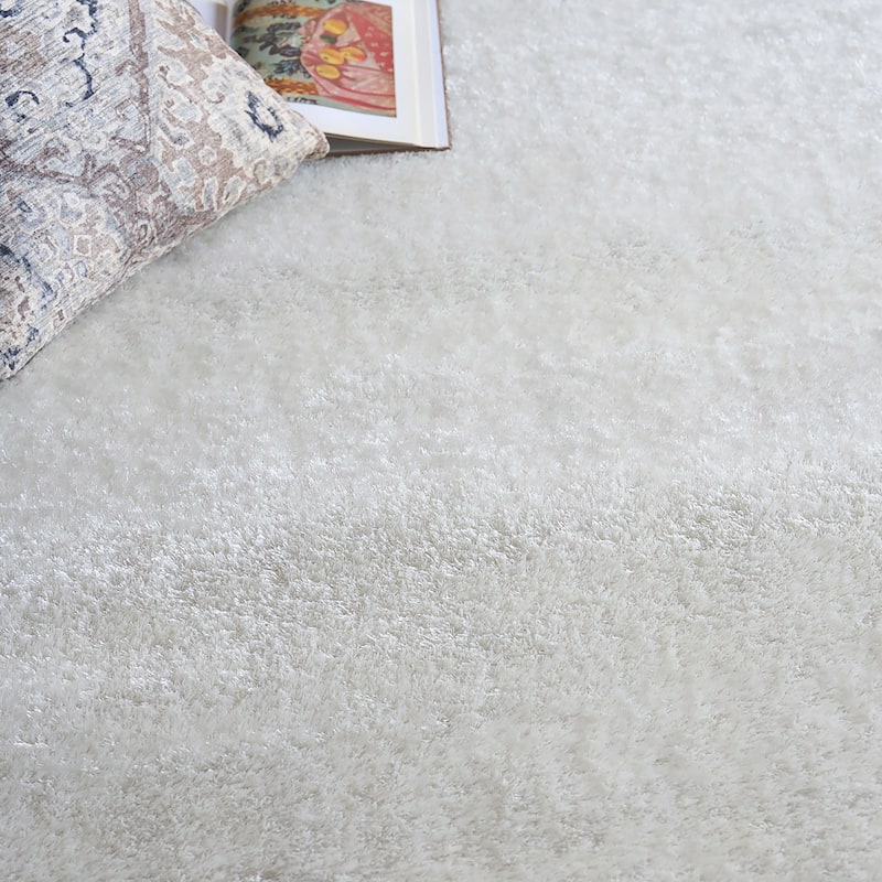 EXQUISITE RUGS Luxe Shag Power-loomed Polyester/Microfiber Ivory Area Rug.