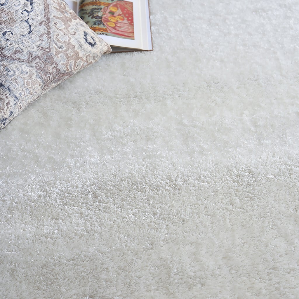 EXQUISITE RUGS Luxe Shag Power-loomed Polyester/Microfiber Ivory Area Rug.