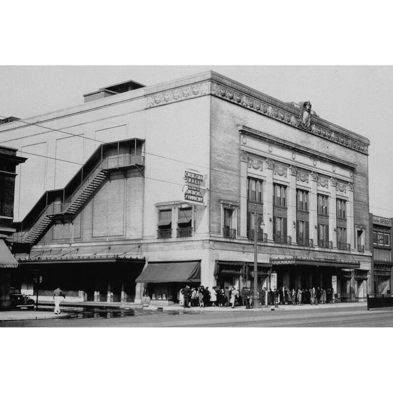 Orchestra Hall Black and White Gallery Wrapped Canvas Bed Bath