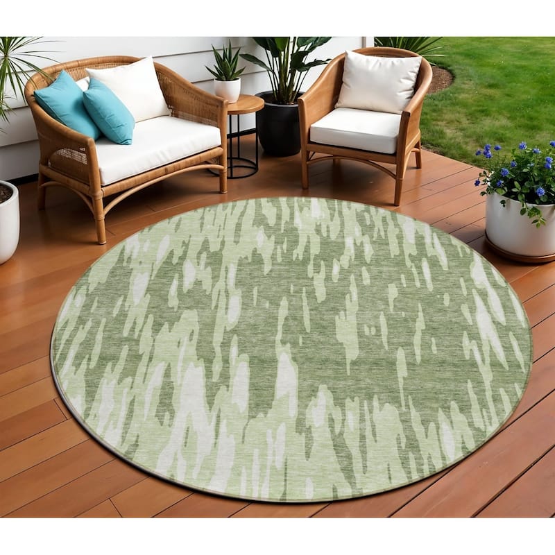 HomeRoots Abstract Transitional Rectangle Outdoor Rug - 8' Round