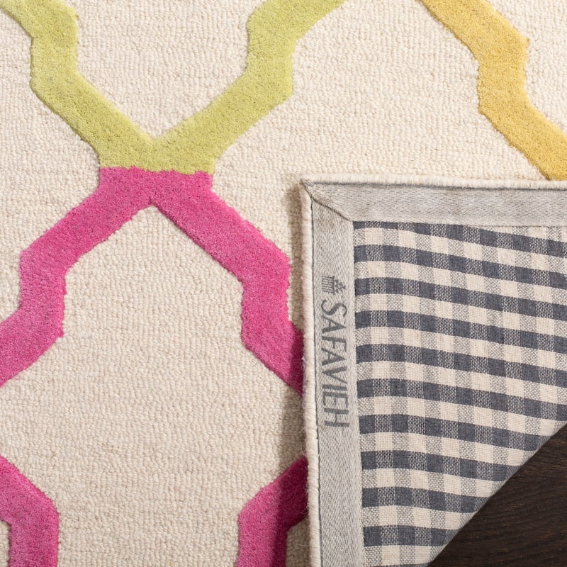 SAFAVIEH Handmade Kids Garrelda Wool Rug