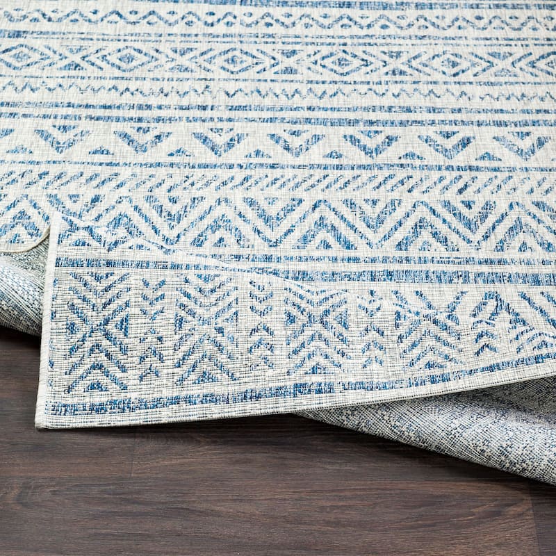 Livabliss Powlett Vintage Southwestern Indoor/ Outdoor Area Rug