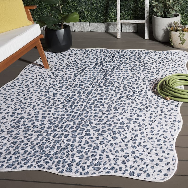 SAFAVIEH Courtyard Ruta Indoor/ Outdoor Waterproof Patio Backyard Rug - 6'7" x 9'6" Rectangle Scallop - Ivory/Navy