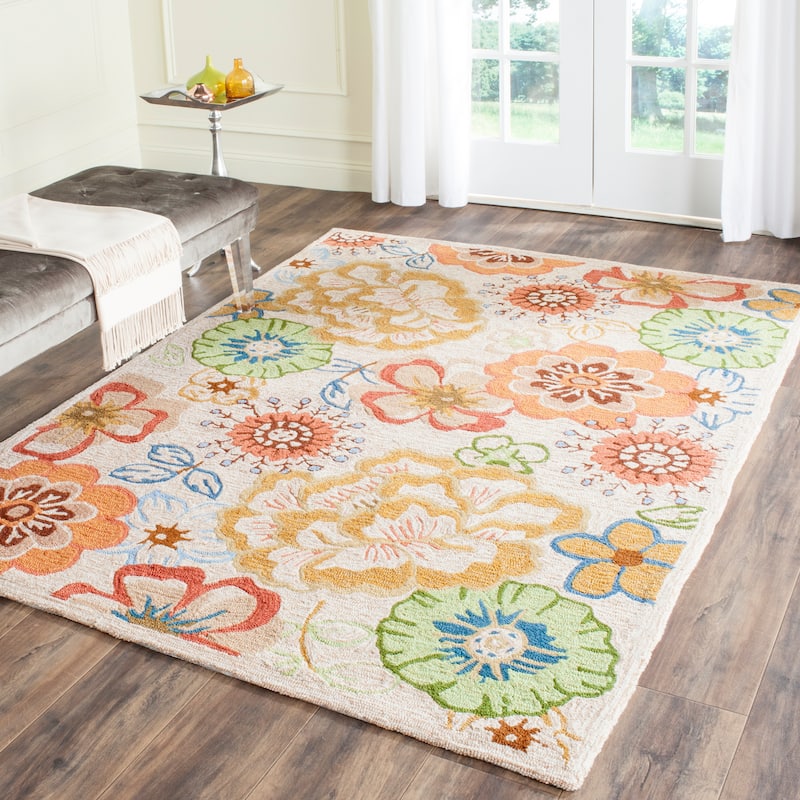 SAFAVIEH Handmade Four Seasons Giorgiana Floral Rug - 4' x 6' - Beige/Red