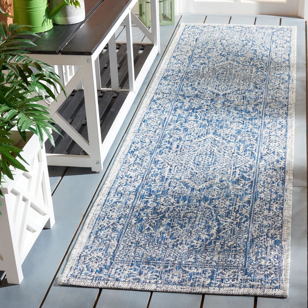 SAFAVIEH Courtyard Guylaine Indoor/ Outdoor Waterproof Patio Backyard Rug