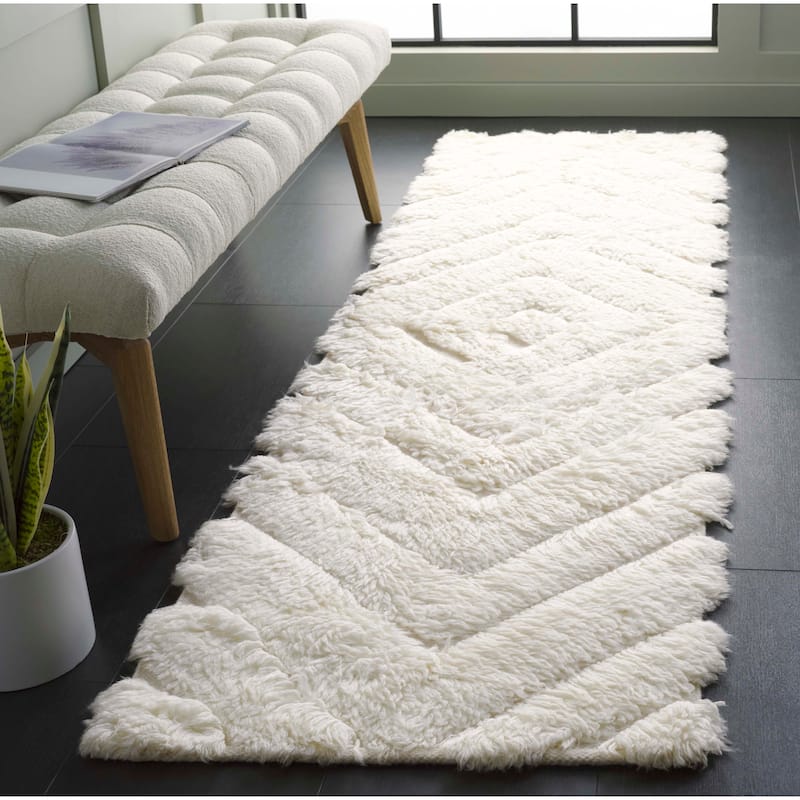 SAFAVIEH Handmade Casablanca Cove Shag Wool Rug - 2'3" x 9' Runner - Ivory