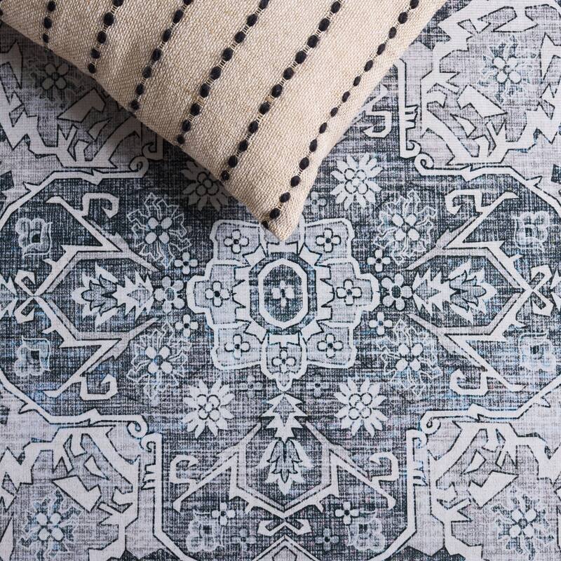 SAFAVIEH Arizona Mayumi Machine Washable & Slip Resistant Rug