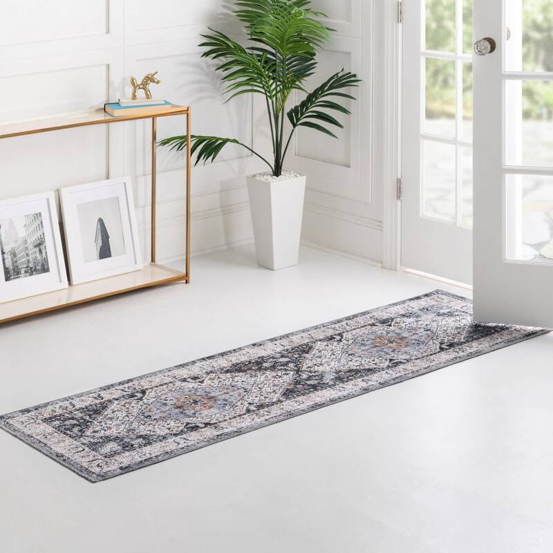 Traditional Tira Collection Area Rug