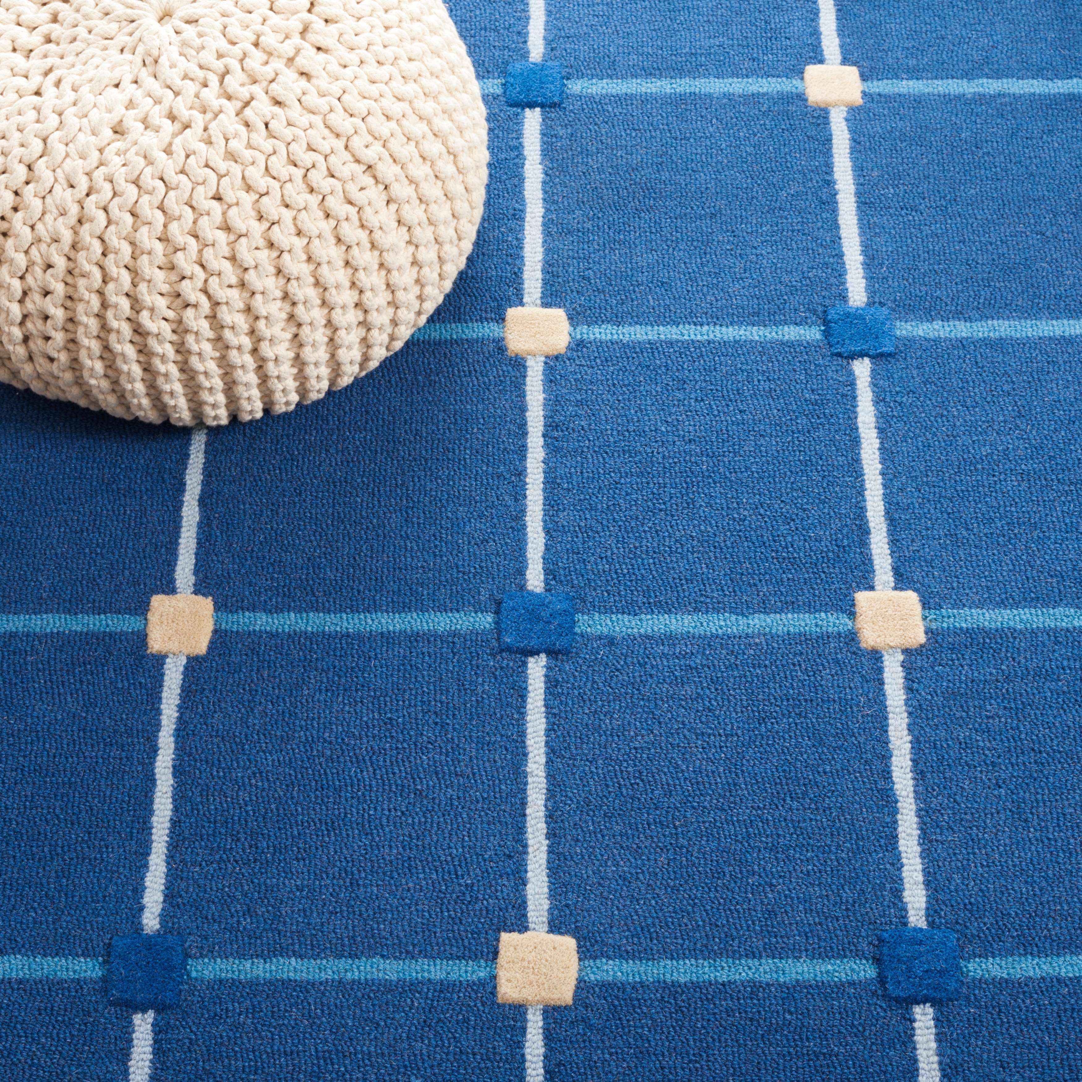 SAFAVIEH Handmade Lozena Checkered Wool Rug - Stylish Decor