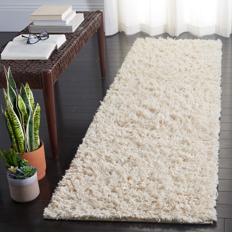 SAFAVIEH Handmade Shag Mariela Solid Wool Rug