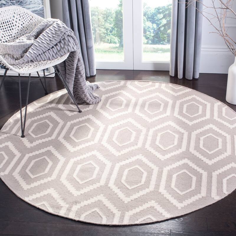 SAFAVIEH Handmade Flatweave Dhurries Roya Modern Moroccan Wool Rug - 8' Round - Grey/Ivory
