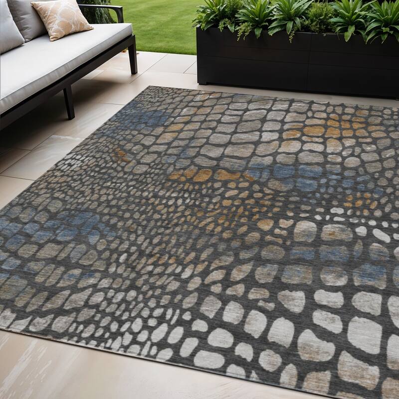 HomeRoots Abstract Transitional Rectangle Outdoor Rug - 5' X 8'