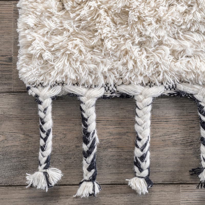 Nuloom Ivory Handmade Wool Cotton Geo Striped Shag Rug