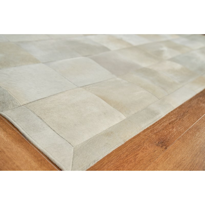 EXQUISITE RUGS Natural Hide Hand-stitched Leather Hide White Area Rug.