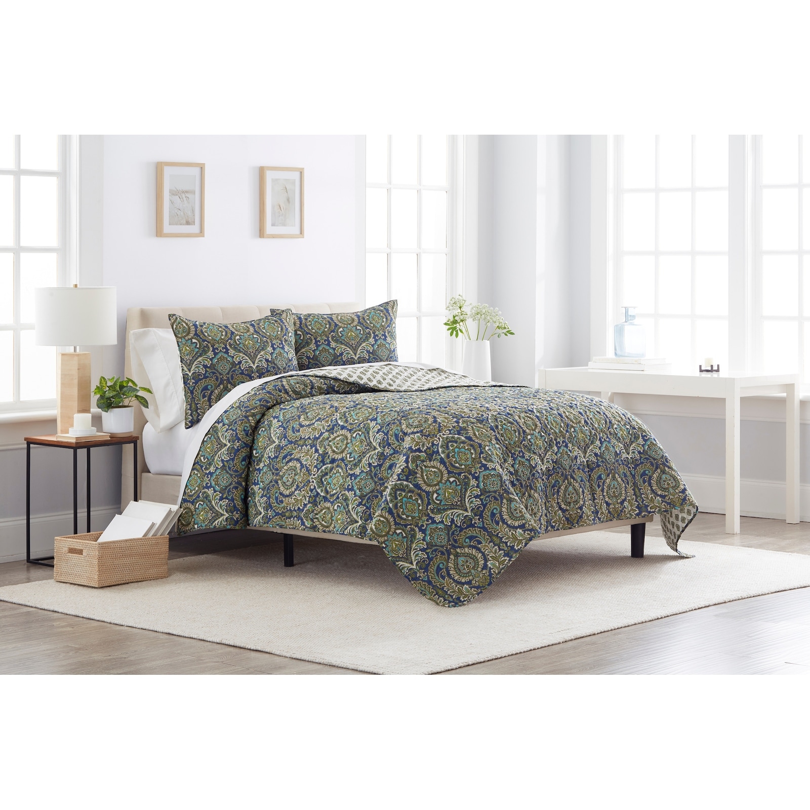 Kingstown Paisley Damask Quilt Set